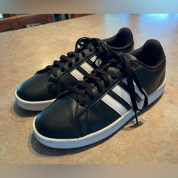 Black Adidas Cloudfoam - Picture 3 of 3